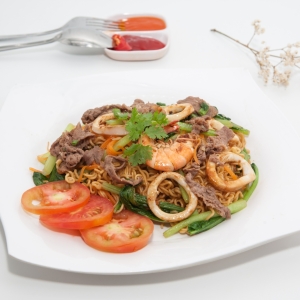 Mì gói xào thập cẩm