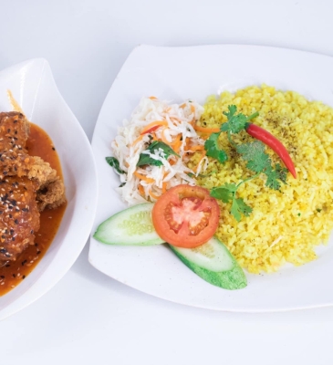 Cơm chiên gà giòn sốt