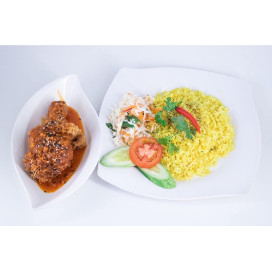 Cơm chiên gà giòn sốt